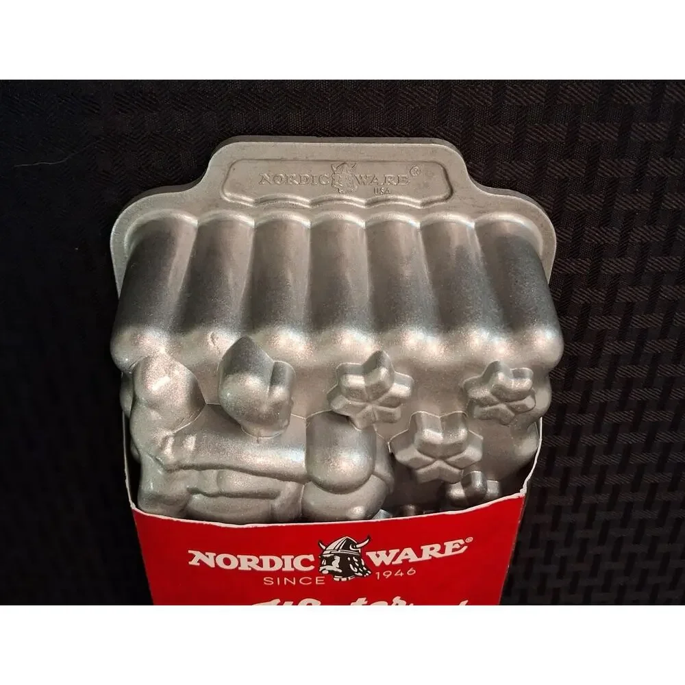 Nordic Ware Winter Wonderland Loaf Pan- Silver NEW